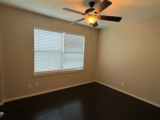 Building Photo - 1807 Firwood Dr