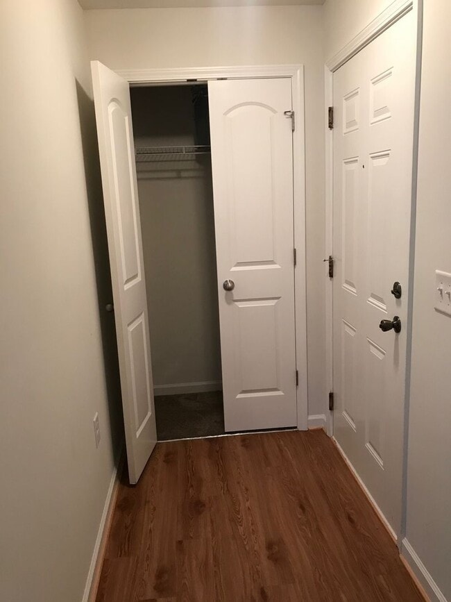 Building Photo - Bright & Inviting 2-Bedroom Condo in Prime...