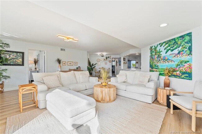 Building Photo - 625 NW North River Dr