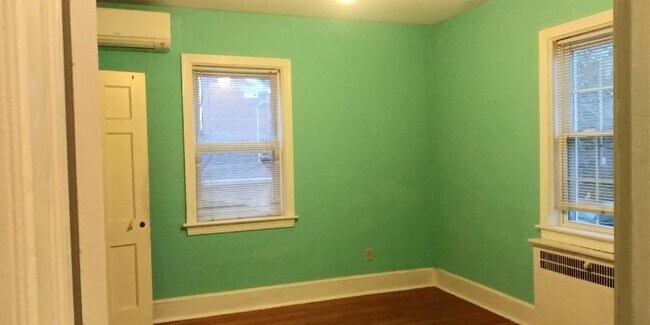 Building Photo - Classic Shepherd Park Home - Unfurnished
