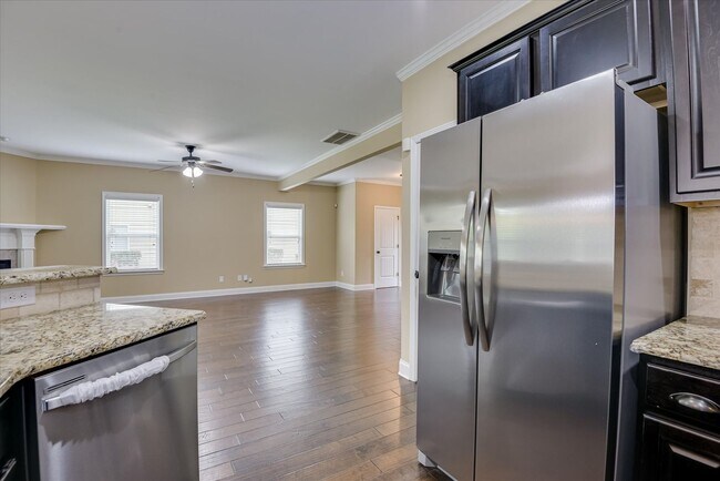 Building Photo - 4 Bedroom 2.5 Bath in Crawford Creek