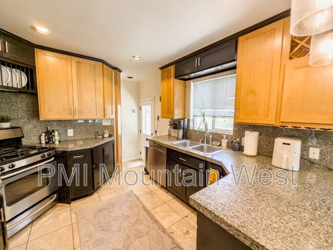 Building Photo - 2323 Bryan Ave