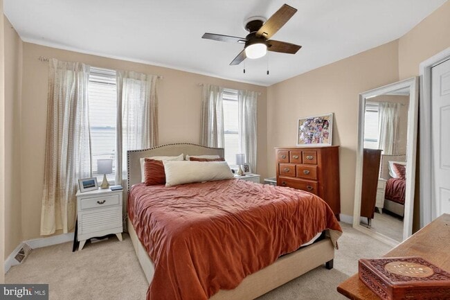 Building Photo - 2440 E Gordon St