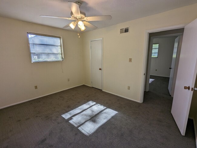 Building Photo - 323 Willow Rd
