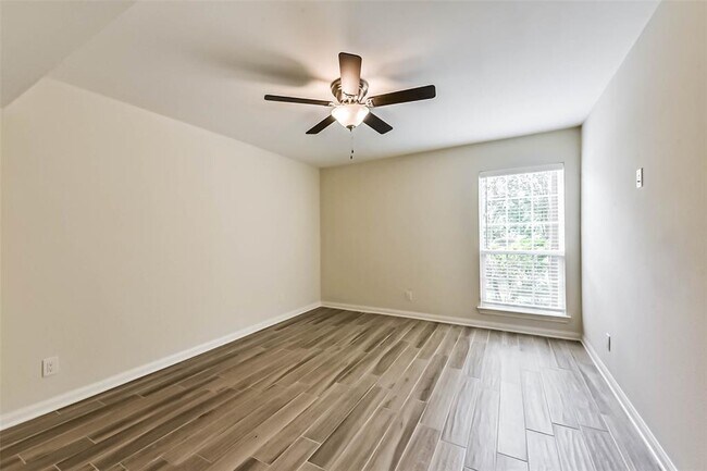 Building Photo - 1860 White Oak Dr