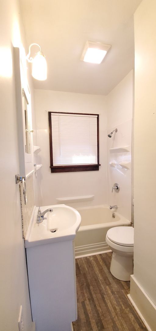 Building Photo - Cute 2 Bedroom 1 Bath Home