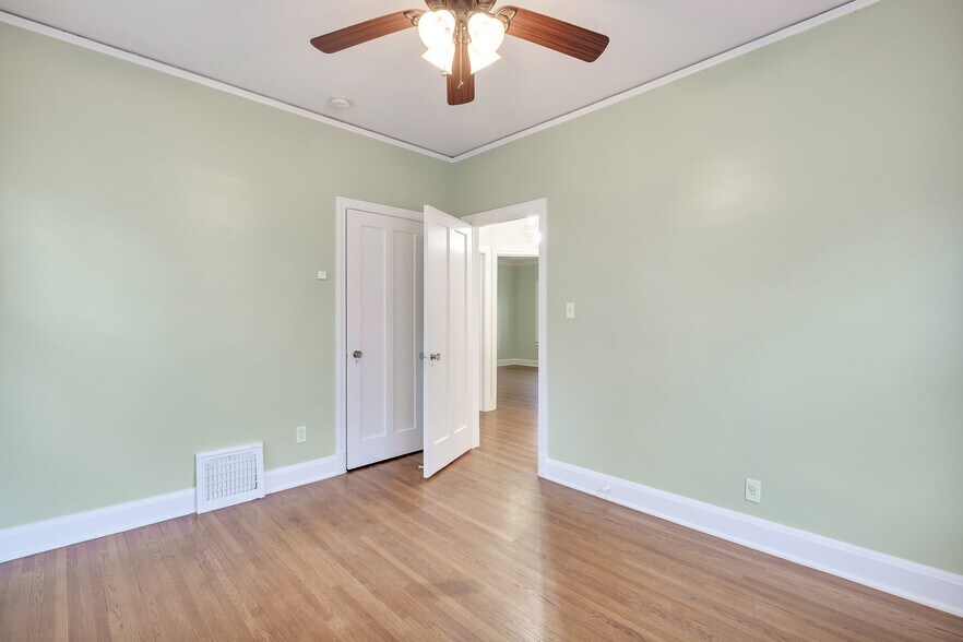 Building Photo - 109 E 26th Pl