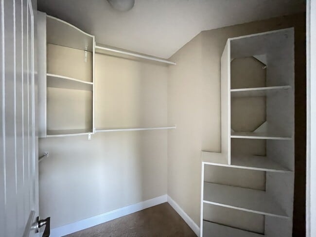 Building Photo - Home For Rent