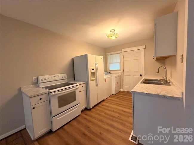 Building Photo - 825 Rodey Ave