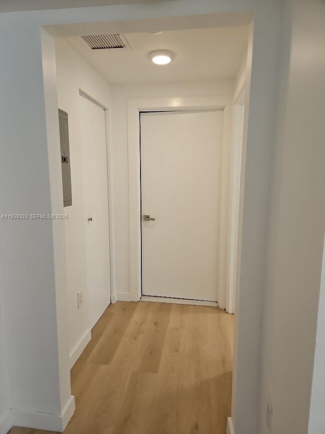 Building Photo - 557 Michigan Ave