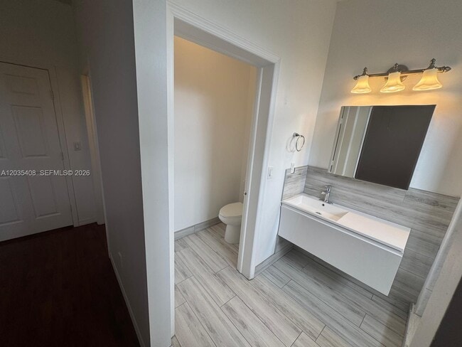 Building Photo - 4941 Tradewinds Ter