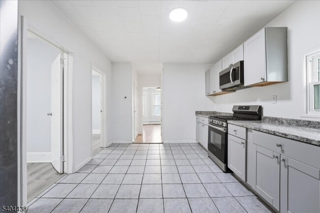 Building Photo - 102 Highland Ave