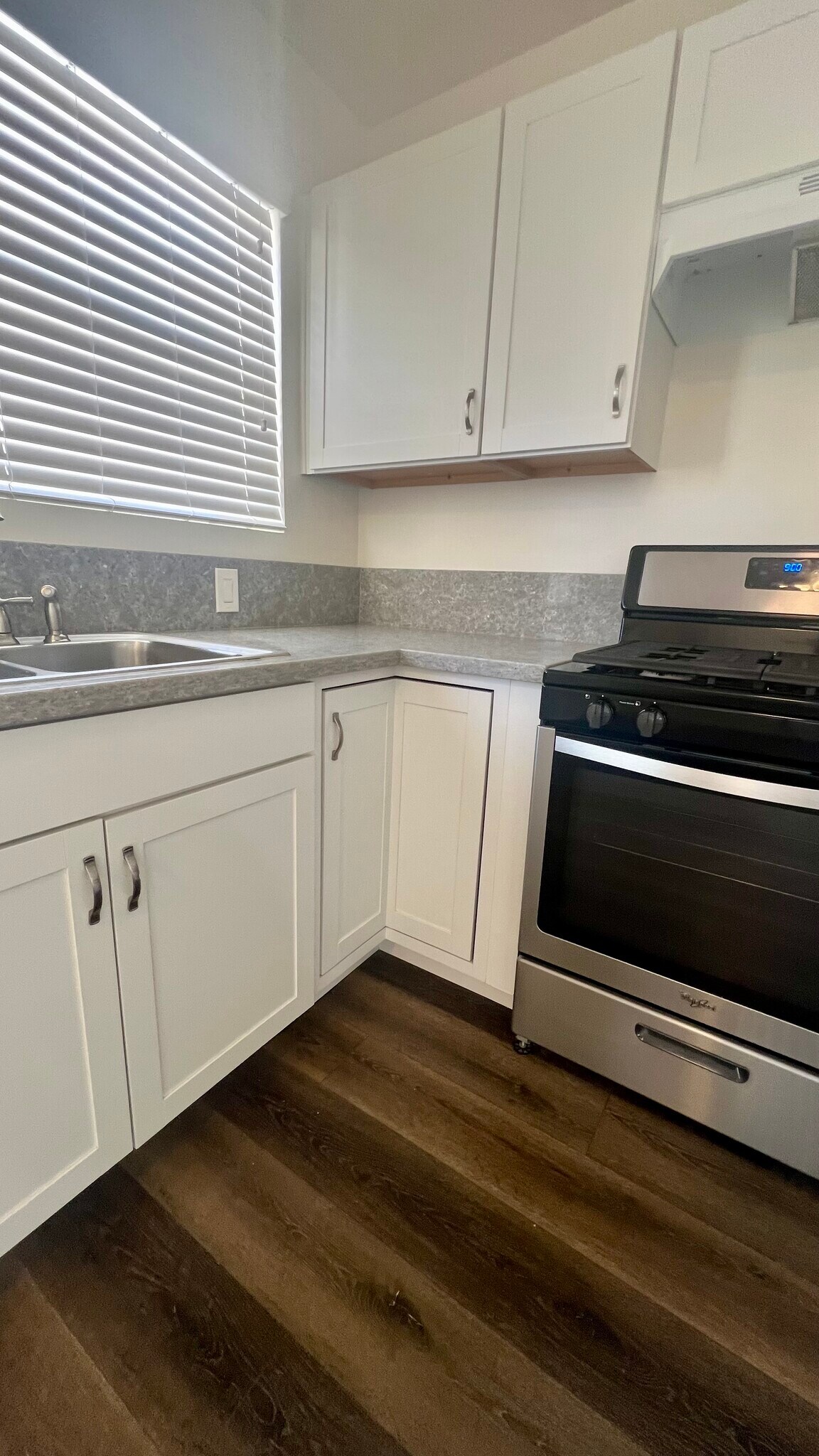 Building Photo - 808 Alandele Ave