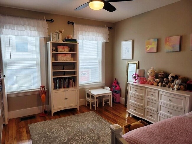 Building Photo - 352 Chandler St