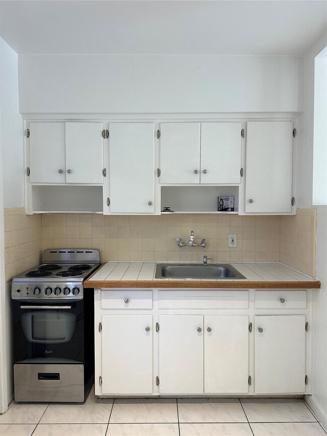 Building Photo - 1101 NE 17th Way