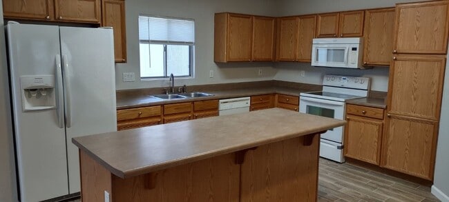 Building Photo - BEAUTIFUL HOUSE IN EL MIRAGE! NO HOA!!