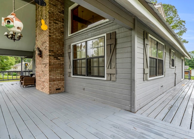 Building Photo - Fully furnished 3 bedroom, 2 bath home!