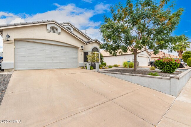 Primary Photo - 150 W Villa Theresa Dr