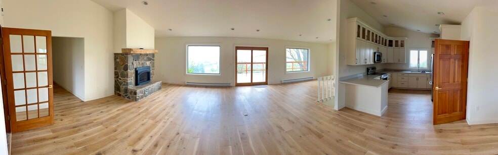 Living Room - 5014 Justin Ln