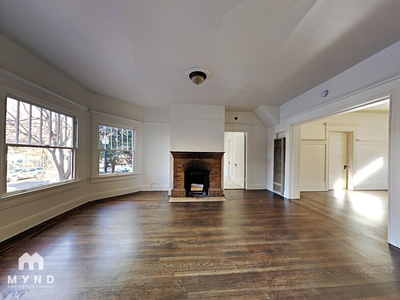 Building Photo - 819 14th St