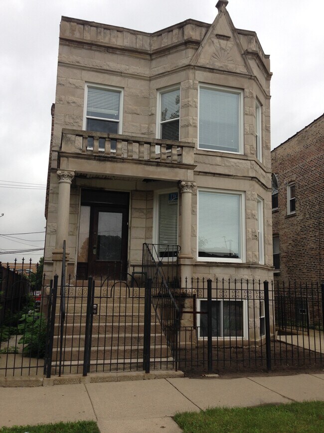 Primary Photo - 1351 S Avers Ave