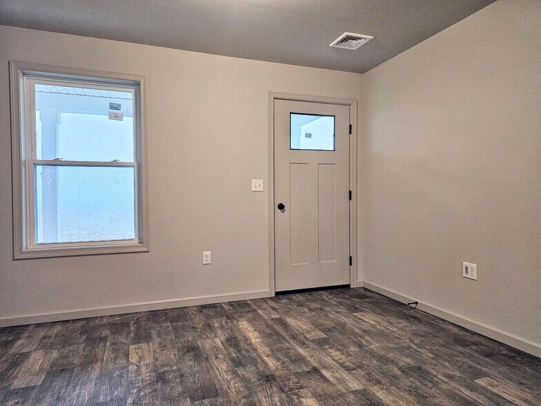 Building Photo - 2624 Creek Hill Rd