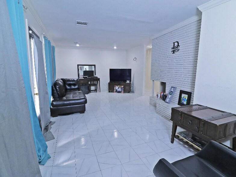 Building Photo - 1916 Spencer Ave