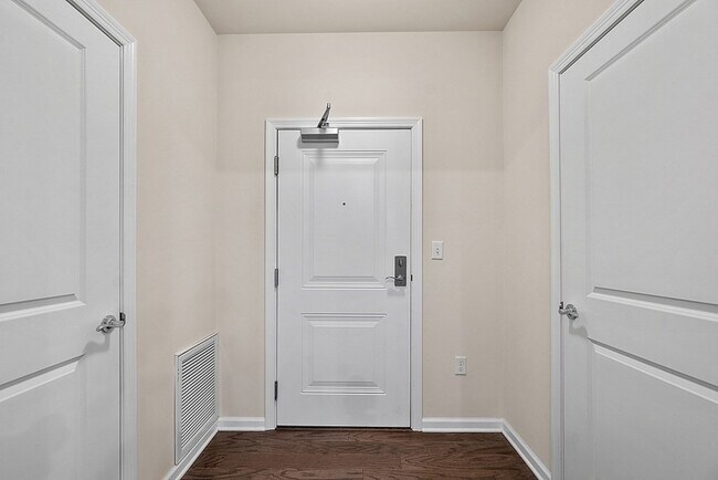 Building Photo - 120 University Ave