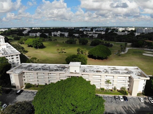Building Photo - 2601 S Course Dr