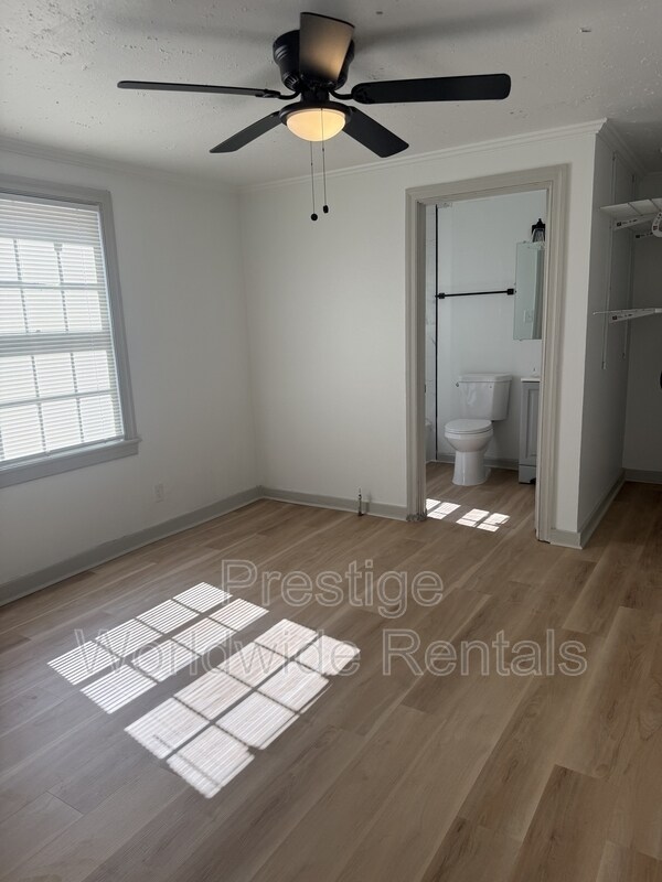 Building Photo - 1051 43rd St