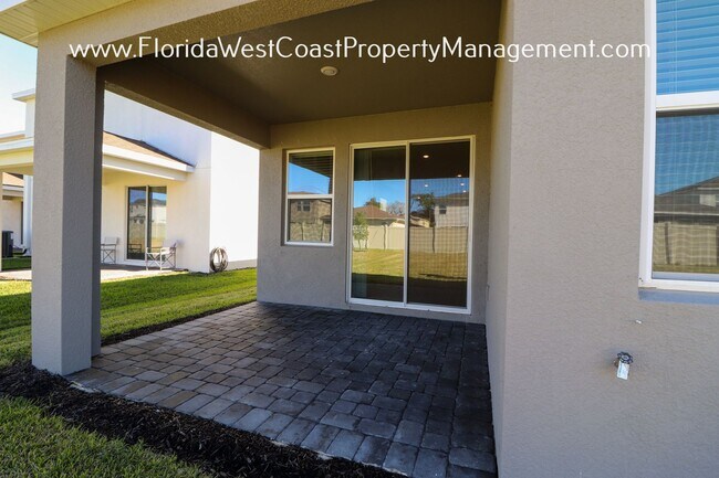 Building Photo - OUTSTANDING 3 BEDROOM/2 BATH IN EAVE'S BEND/ARTISAN LAKES PALMETTO! SEMI FANCED YARD!