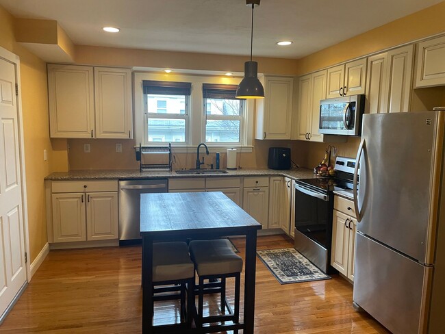 Primary Photo - *157 Mauran Avenue