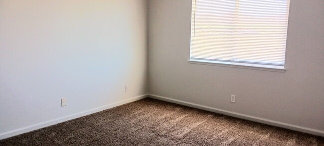 Building Photo - Duplex with Two Car Garage