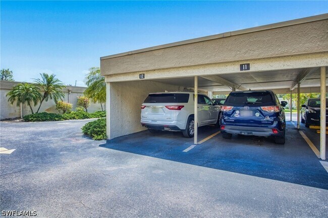 Building Photo - 7402 Lake Breeze Dr