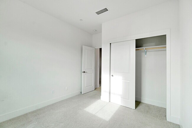 Building Photo - 863 Orchard Hills Rd