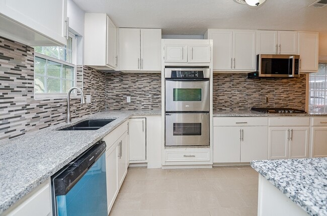 Building Photo - 1606 Crystal Hills Dr