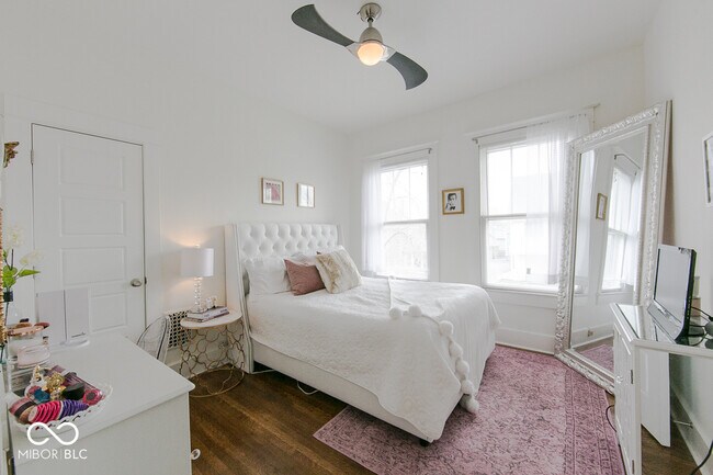 Building Photo - 809 Broadway St