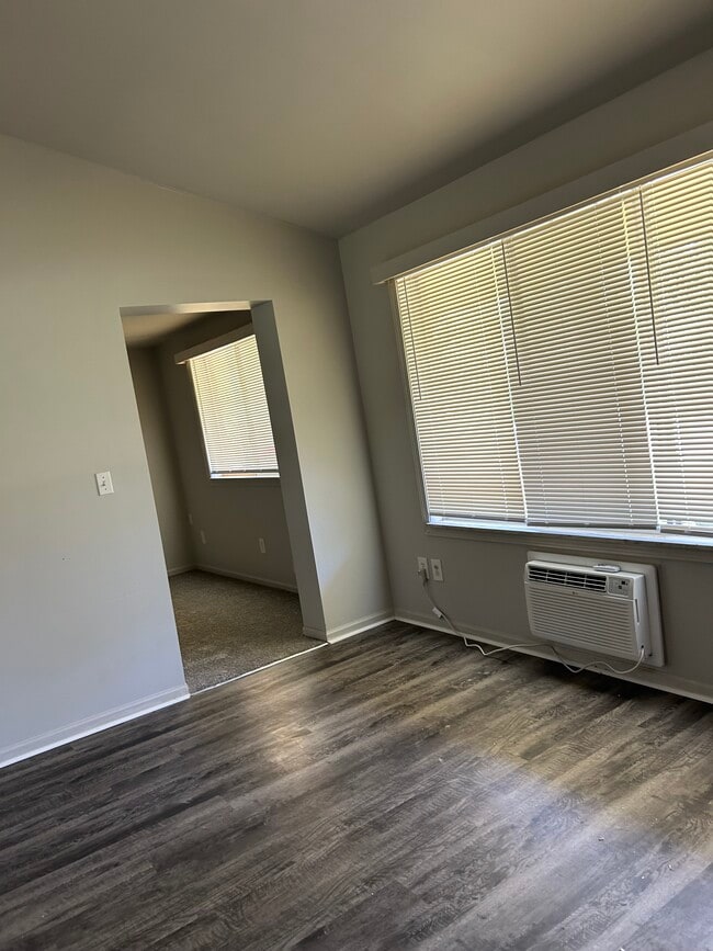 Building Photo - Brookside