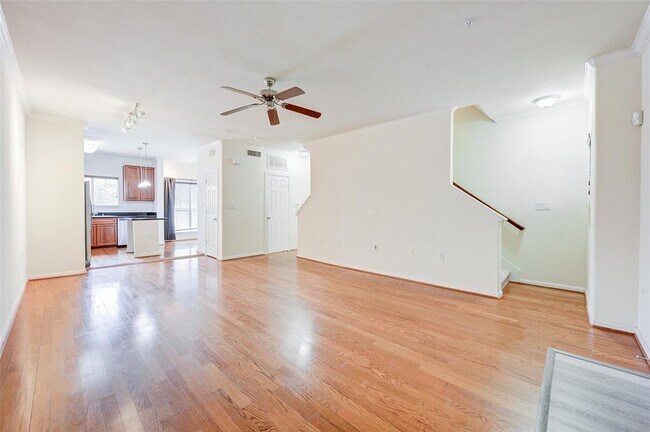 Building Photo - 9200 Westheimer Rd