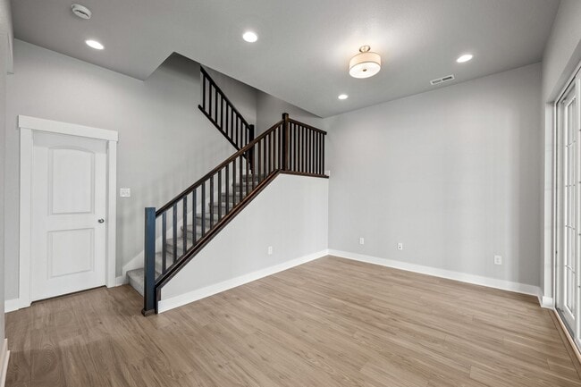 Building Photo - Spacious Family Home in Quiet Neighborhood