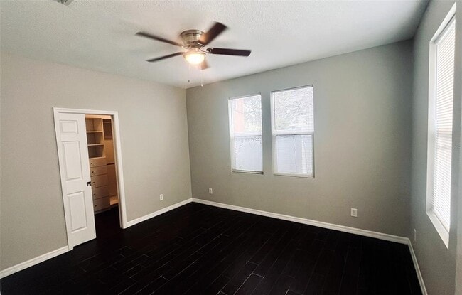 Building Photo - 403 S Albany Ave