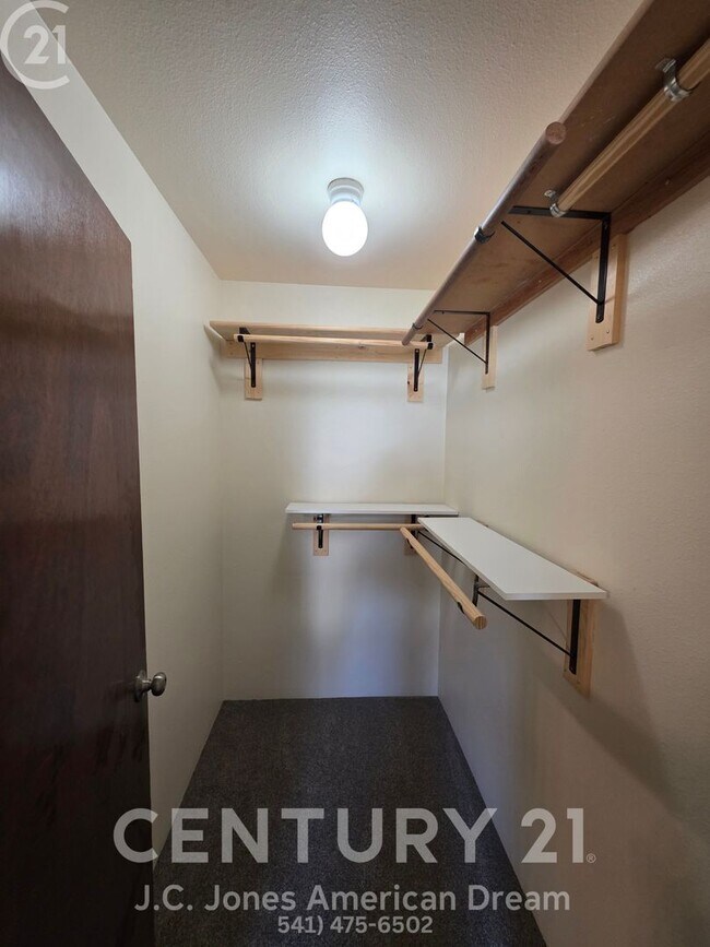 Building Photo - DR150.01