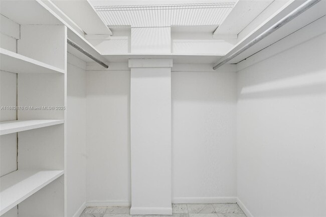 Building Photo - 1662 Lincoln Ct