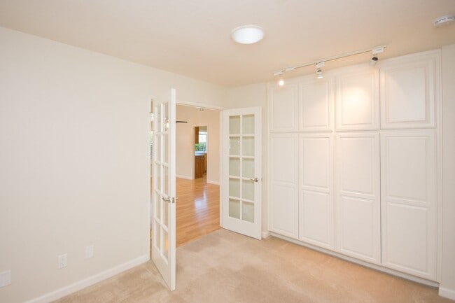 Building Photo - Lovely 3+BR Single-Story Carlsbad Home With AC & Skylights!!