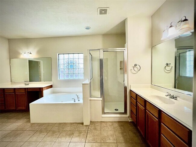 Building Photo - 6718 Glenkirk Pl
