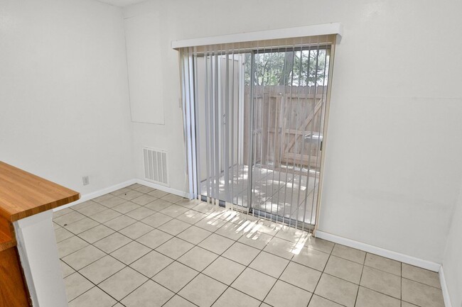 Building Photo - 12210 Apricot Dr