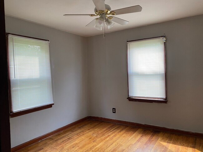 Building Photo - 226 Henquin Dr