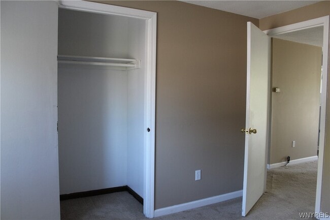 Building Photo - 3948 Ridge Lea Rd