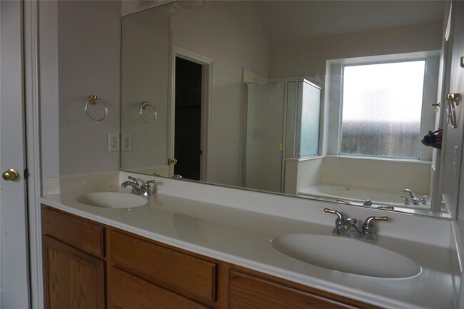Building Photo - 17238 Laguna Trail Dr