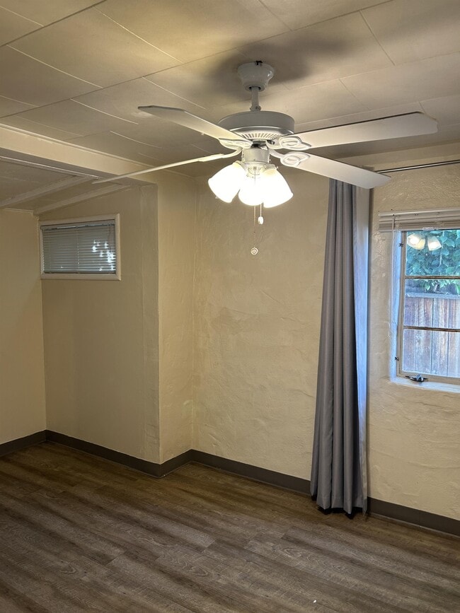 Building Photo - 517 Dawn Dr
